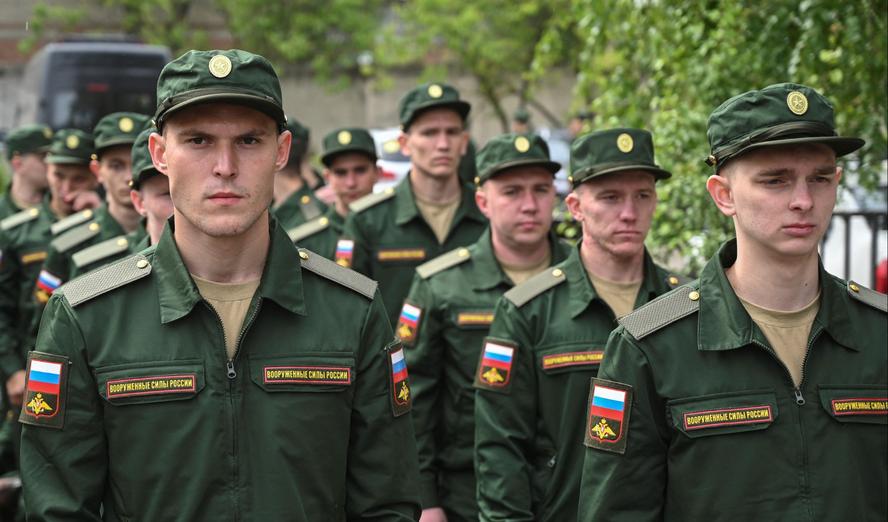 Power Growth in Russia Contract Military Forces 2025