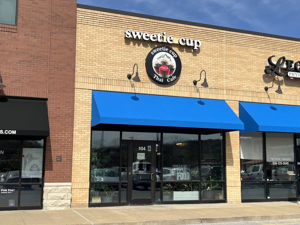 Why Dine at Sweetie Cup Thai Café in Valley Park, MO