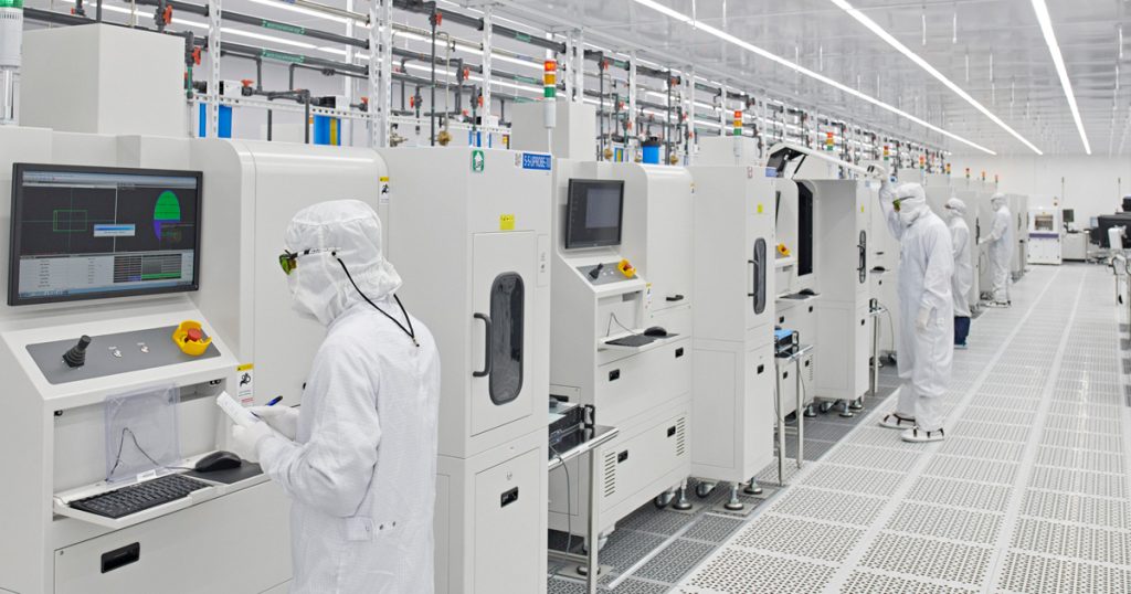 iPhone Production Costs Surge 6% Critical Pressure 2026