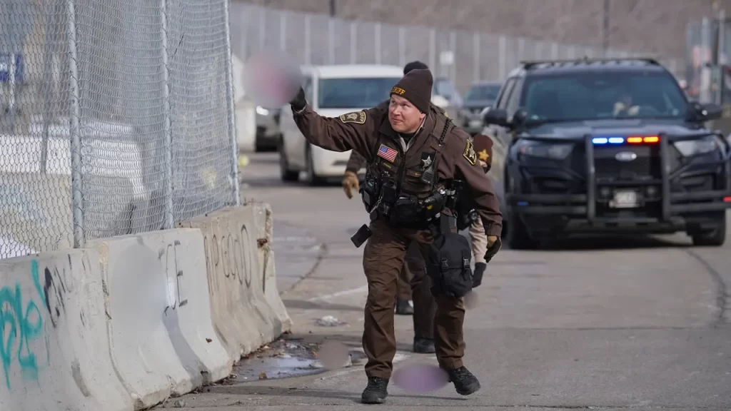 Anti-ICE agitators arrested after chaos erupts near Minnesota federal building
