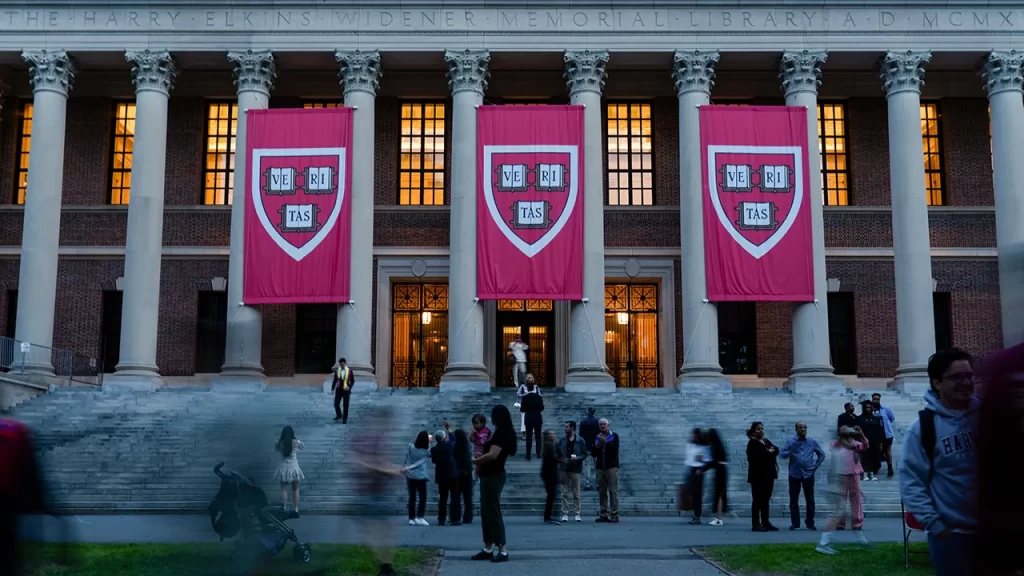 Harvard offers Immigrant Justice Lab course for students to help asylum seekers