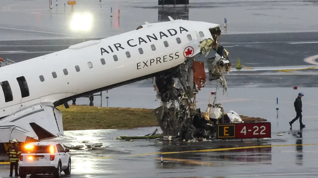 Video shows Air Canada jet hit fire truck at LaGuardia, killing 2 pilots