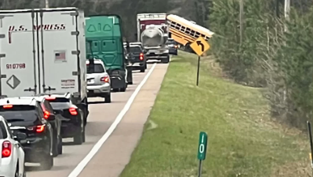 At least 2 students killed, several injured in West Tennessee school bus crash