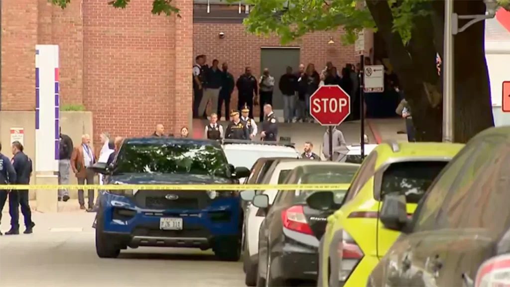 2 Chicago police officers shot at Swedish Hospital, 1 critically wounded