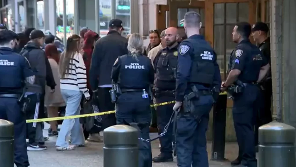 NYPD officer fatally shoots suspect who stabbed 3 at Grand Central Terminal
