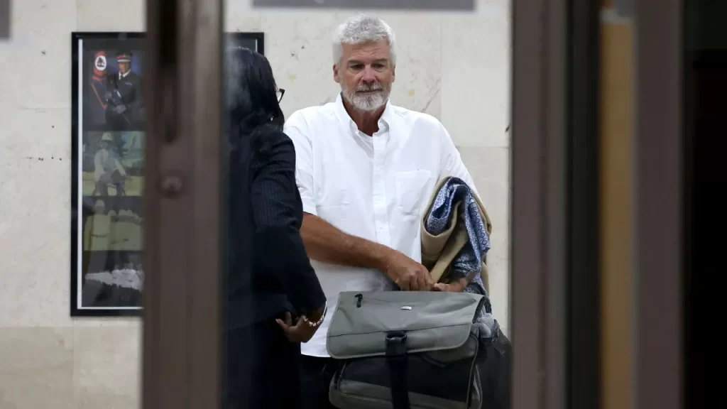 Brian Hooker to remain in Bahamas, search for missing wife Lynette