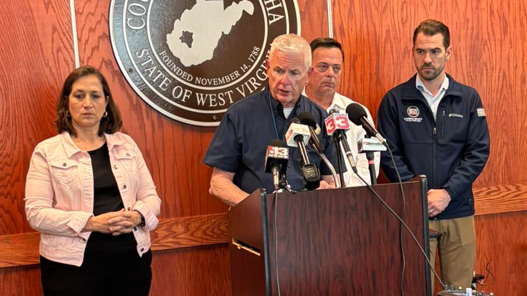 West Virginia refinery chemical release kills 2 and injures 21 others