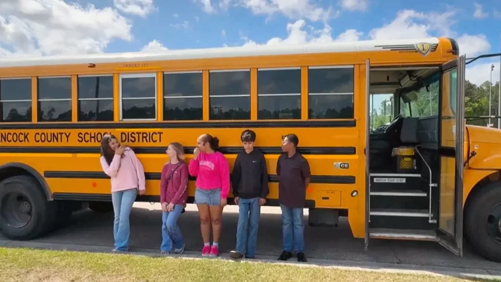 Mississippi students stop school bus after driver passes out on highway