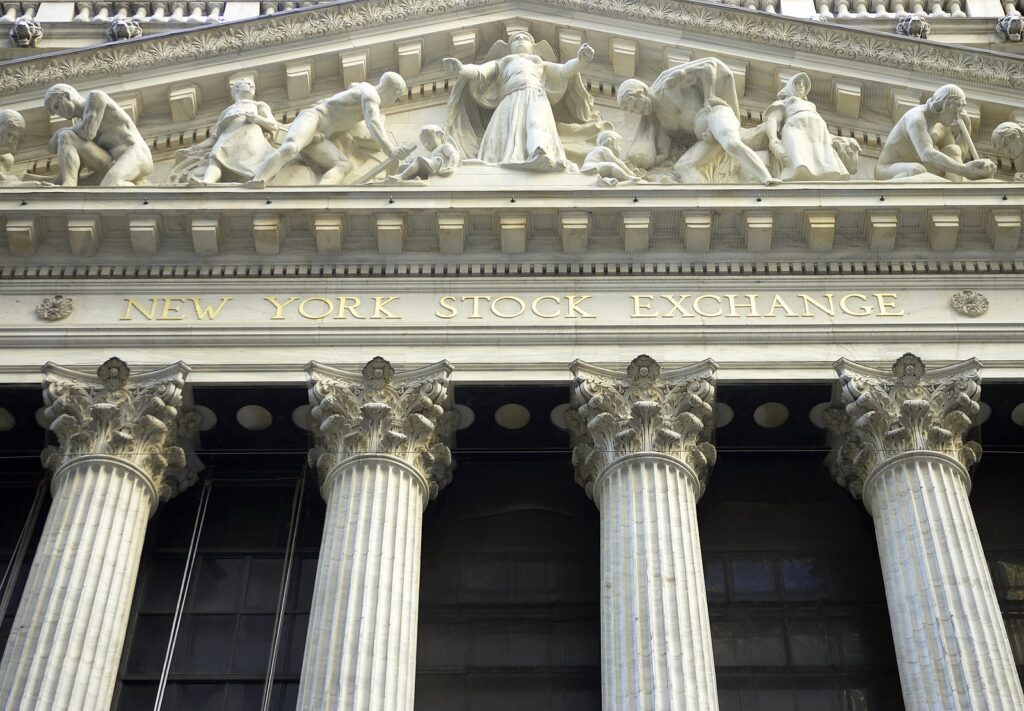 US Stock Market Weekly Recap: Wall Street Pulls Back Amid Tech Earnings Jitters and Energy Pressures